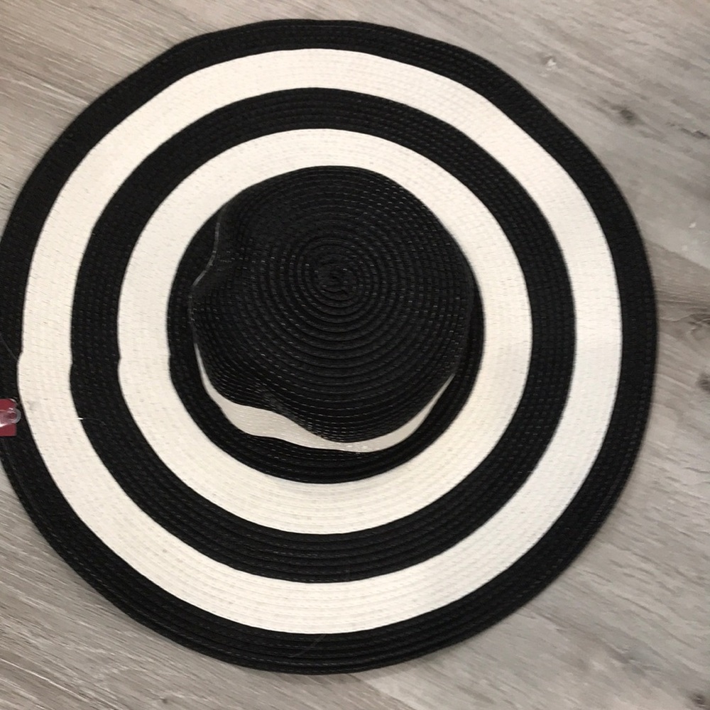 Chic striped hat - Picture 3 of 4